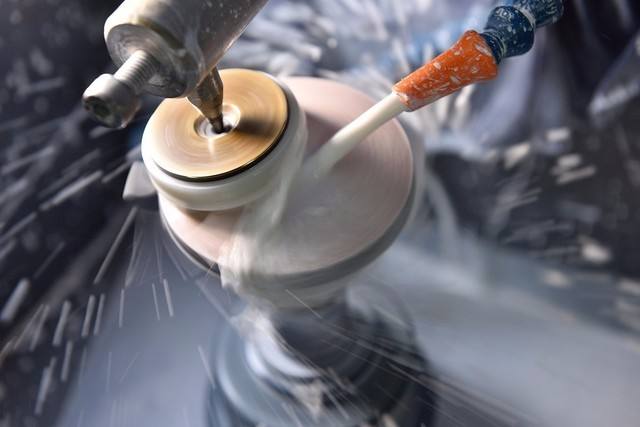 相機(jī)鏡頭研磨