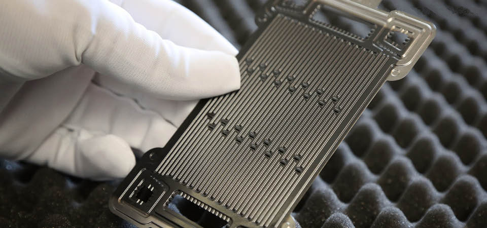 用激光測(cè)量雙極板流道平面度,精度與速度提升一目了然 用激光測(cè)量雙極板流道平面度,精度與速度提升一目了然