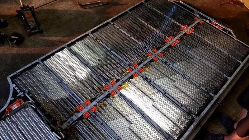 電池翹曲度無損測量，高精度保護安全性|激光翹曲度測量儀