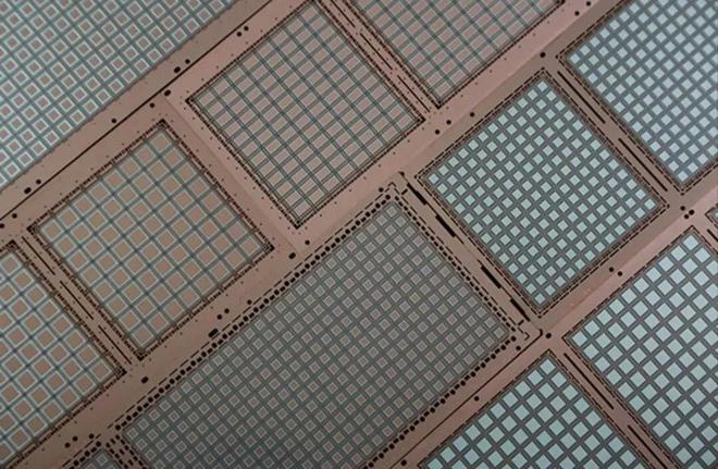 多激光測量引線框架平面度，助力半導體行業發展